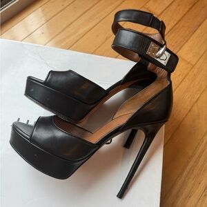 Givenchy Shark Noir Heel